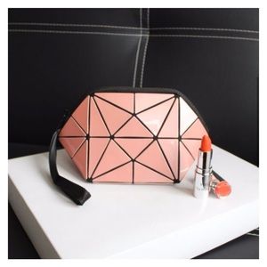 LAST PINK GEOMETRIC COSMETIC POUCHES.💄